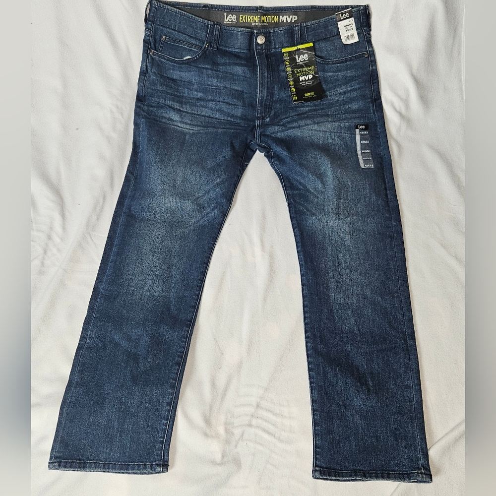 NWT Men's Lee Extreme Motion MVP Slim Fit Straight Leg Jeans Size 42x32